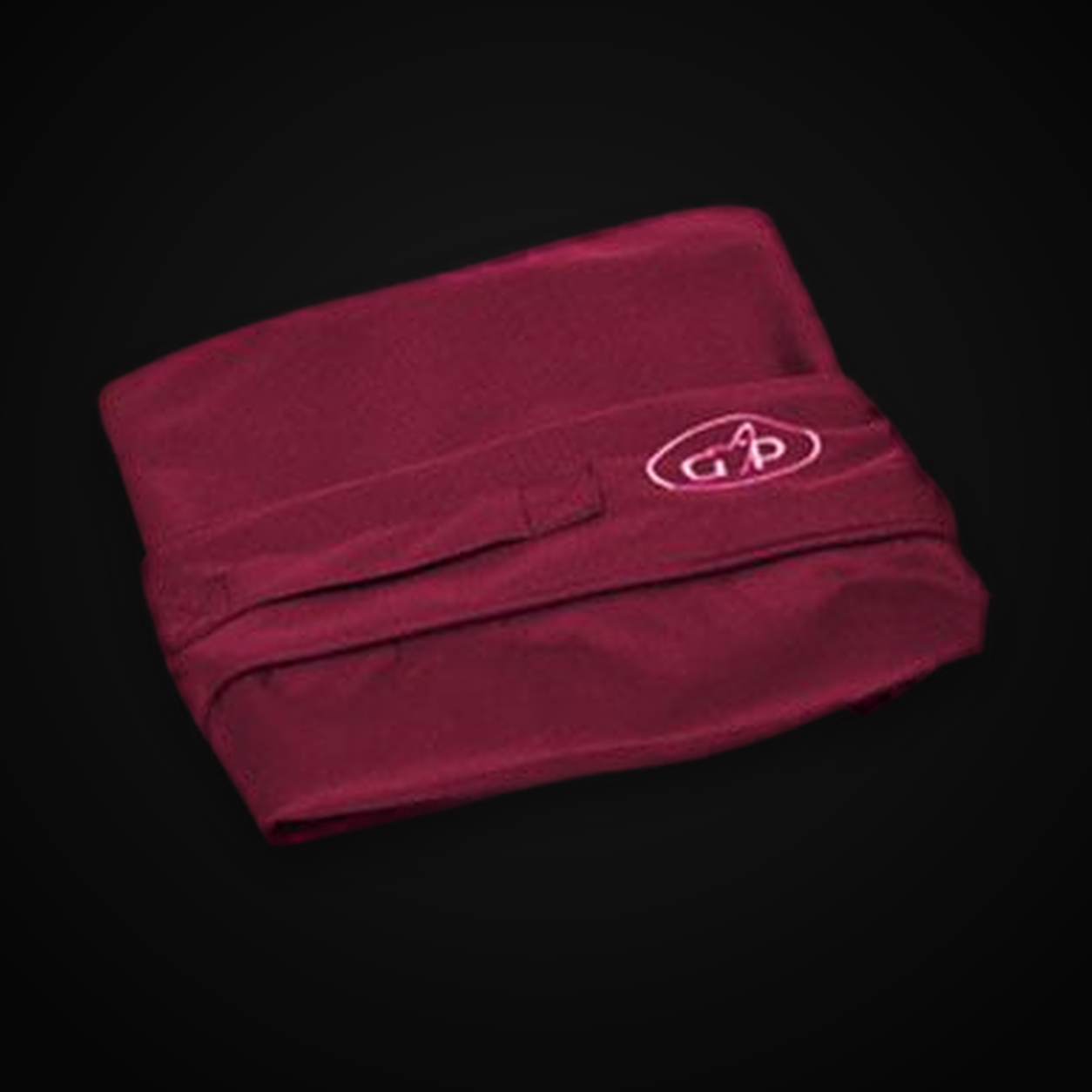 Outdoor Sleeper Cover Large catalogue image 6 on MajorPaw black studio background