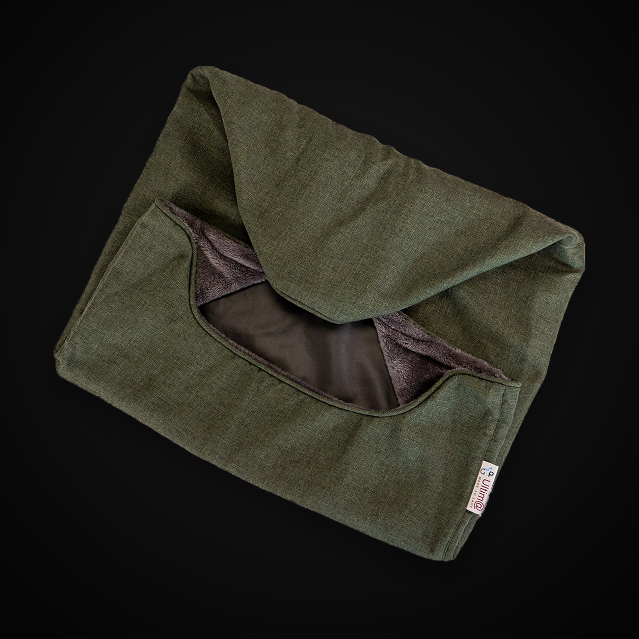 Ultima Bed Cover XL catalogue image 2 on MajorPaw black studio background